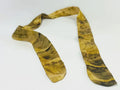 KaliZ Ruban Classique foulard soie Vegetal Skin — Exploration I, Trace IV coloris Golden Mango, posé à plat, teinture végétale  à base de mangue - MURIELL Z Guadeloupe 