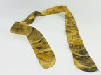 KaliZ Ruban Classique foulard soie Vegetal Skin — Exploration I, Trace IV coloris Golden Mango, posé à plat, teinture végétale  à base de mangue - MURIELL Z Guadeloupe 